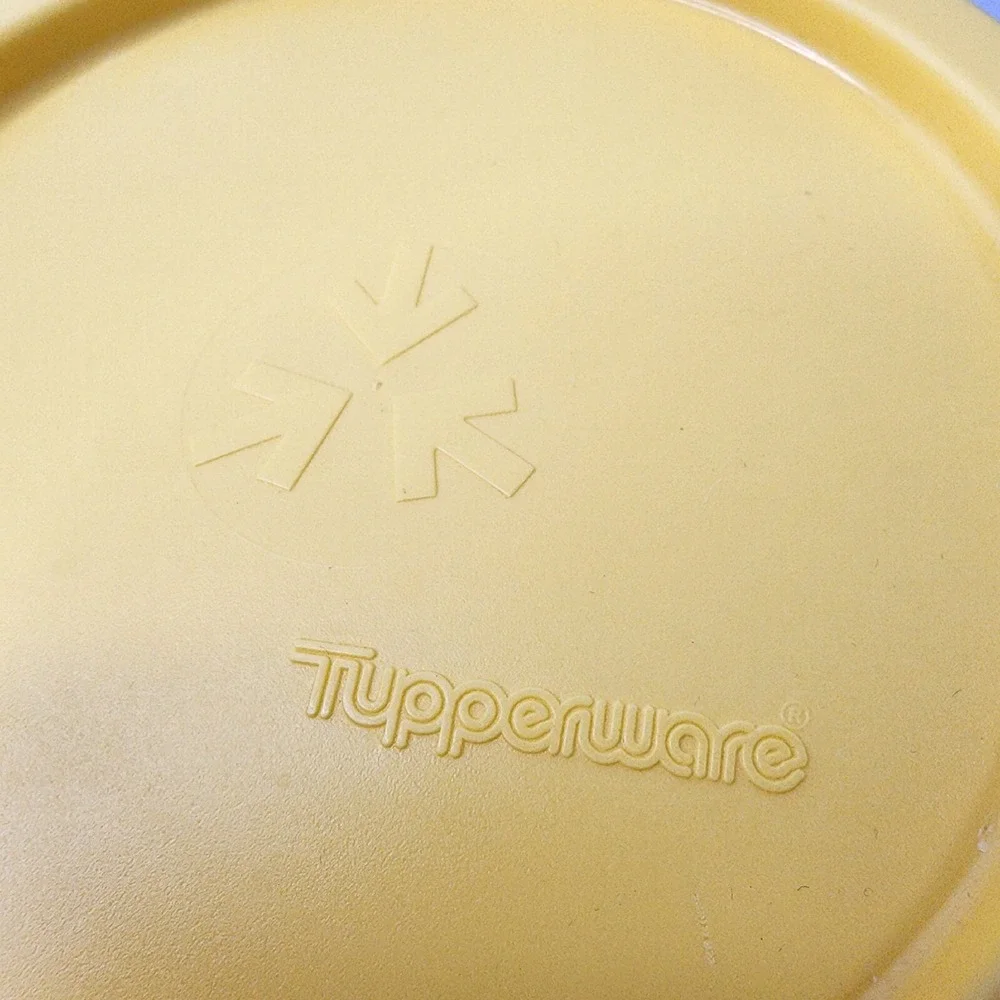 TUPPERWARE Yellow Round 8 Cup B Canister #2420D-1 One Touch Seal EUC